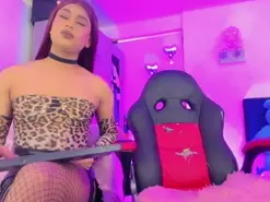 Amateur Watch Live Sex Cams of hellen_moons