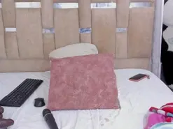 Amateur Nude Webcam of ChloeMilly1
