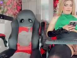 Amateur Live Sex Cam of kihara_salvador