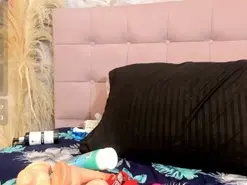 Amateur Live Sex Cam of victoria_keyy