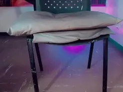 Amateur Live Sex Cam of emeli_roushot