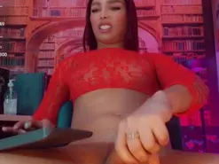 Amateur Sex Chat of emeli_roushot