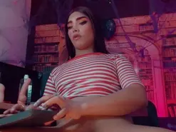 Amateur Nude Webcam of emeli_roushot