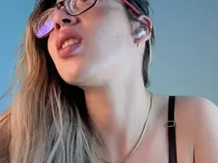 Amateur Free Live Porn of carol_blonde