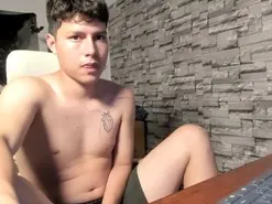 Amateur Free Porn Cam of Martin_Lows