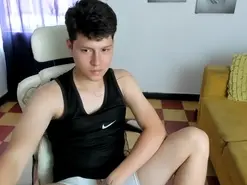 Amateur Nude Webcam of Martin_Lows