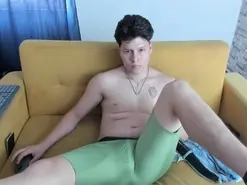 Amateur Free Porn Cam of Martin_Lows