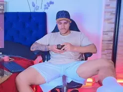 Amateur Live Sex Cam of jeisonstark