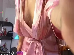 Amateur Sex Cam of LittleVixen18
