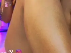 Amateur Free Live Porn of LittleVixen18