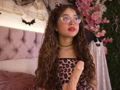 Amateur Private Sex Chat of Emi_Petite