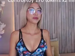 Amateur Free Porn Cam of Hillary_hott