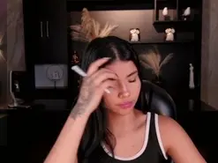 Amateur Live Sex Cam of MiaLaurence