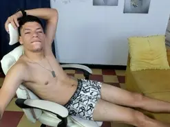 Amateur Free Porn Cam of Mike_Guzman