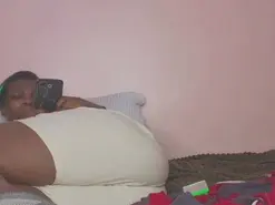 Amateur Live Sex Cam of Its_Her