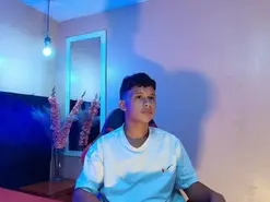 Amateur Adult Webcams of AlexDuMontt