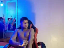 Amateur Adult Webcams of AlexDuMontt