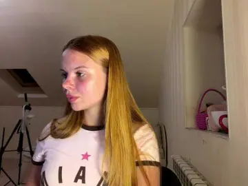 Bongacams Sex Cam of HoneyAmberi