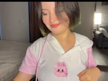 Bongacams Live Sex Cam of cuteeemily