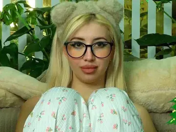 Bongacams Adult Video Chat of MiaLiaHot