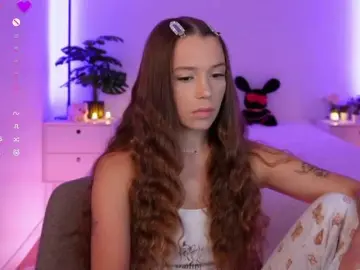 Bongacams Watch Live Sex Cams of MaybeBabeTV
