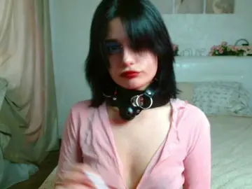 Bongacams Sex Cam of TheSluttyFox