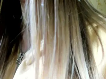 Bongacams Free Porn Cam of MelMooon