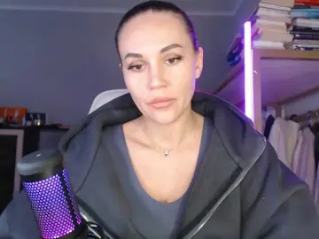 Bongacams Free Live Porn of QWEENII