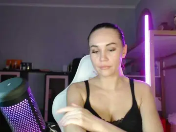 Bongacams Nude Webcam of QWEENII