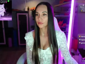 Bongacams Free Porn Cam of QWEENII