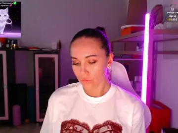 Bongacams Free Porn Cam of QWEENII