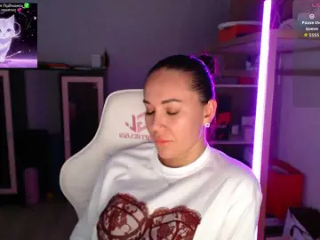 Bongacams Adult Webcam of QWEENII
