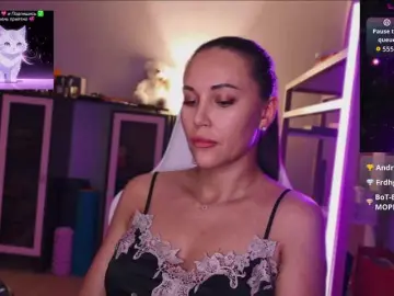 Bongacams Best Webcam of QWEENII