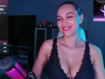 Bongacams Free Live Porn of QWEENII