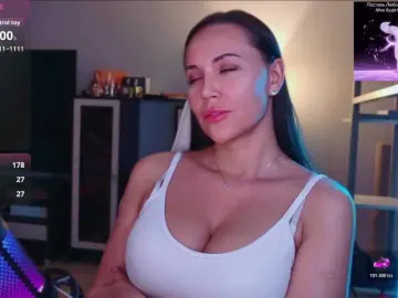 Bongacams Live Sex of QWEENII