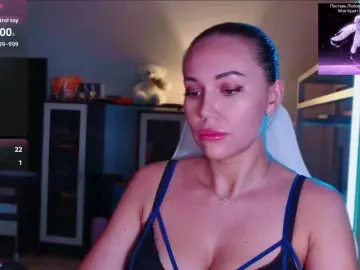 Bongacams Nude Webcam of QWEENII