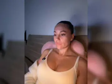 Bongacams Sex Cam of QWEENII