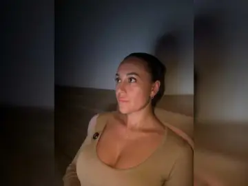 Bongacams Adult Webcam of QWEENII