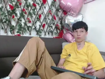 Bongacams Live Sex Cam of LiamBrown09