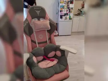 Bongacams Adult Webcam of PeachGlowPH