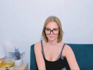 Bongacams Free Live Porn of StormiCherry