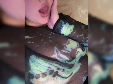 Bongacams Watch Live Sex Cams of SweetyW-