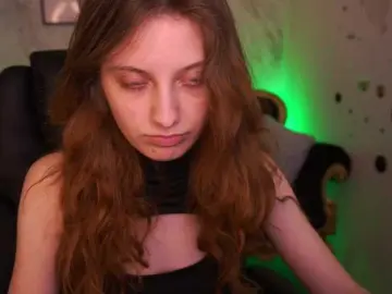 Bongacams Watch Live Sex Cams of CuteeFoxy