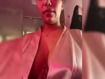 Bongacams Sex Cam of EmilyLeah