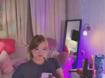 Bongacams Nude Webcam of CrazyWine