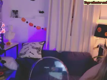 Bongacams Nude Webcam of CrazyWine