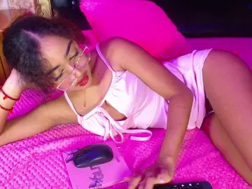 Bongacams Live Sex Cam of PetiteLuxury