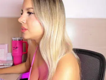 Bongacams Watch Live Sex Cams of MeganRosse1