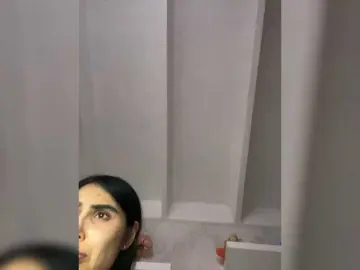 Bongacams Watch Live Sex Cams of SallyeLeins