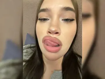 Bongacams Free Porn Cam of Glossmixdoll